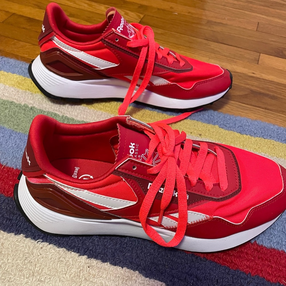 Reebok bright red canvas sneakers sz. 8 1/2(men) 10(women)